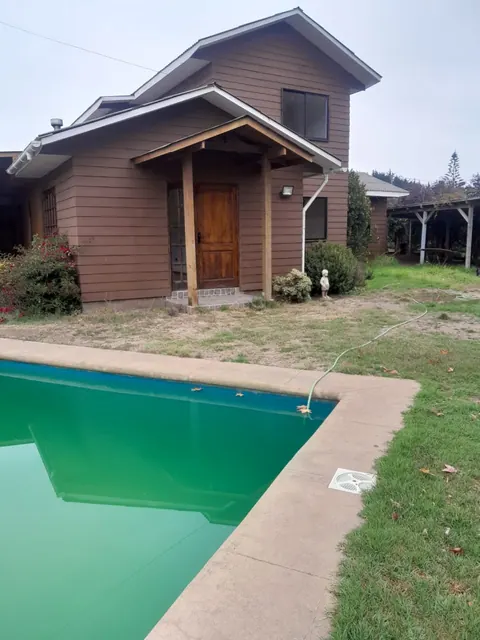 Casa con piscina y quincho en Rocas de Santo Domingo, fotografía principal