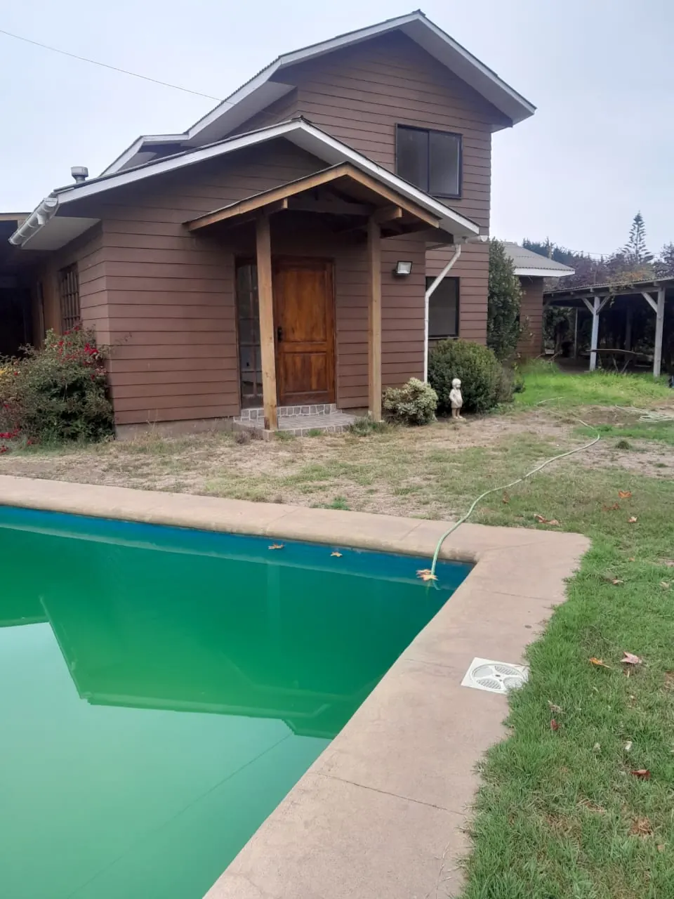 Casa con piscina y quincho en Rocas de Santo Domingo, fotografía 1