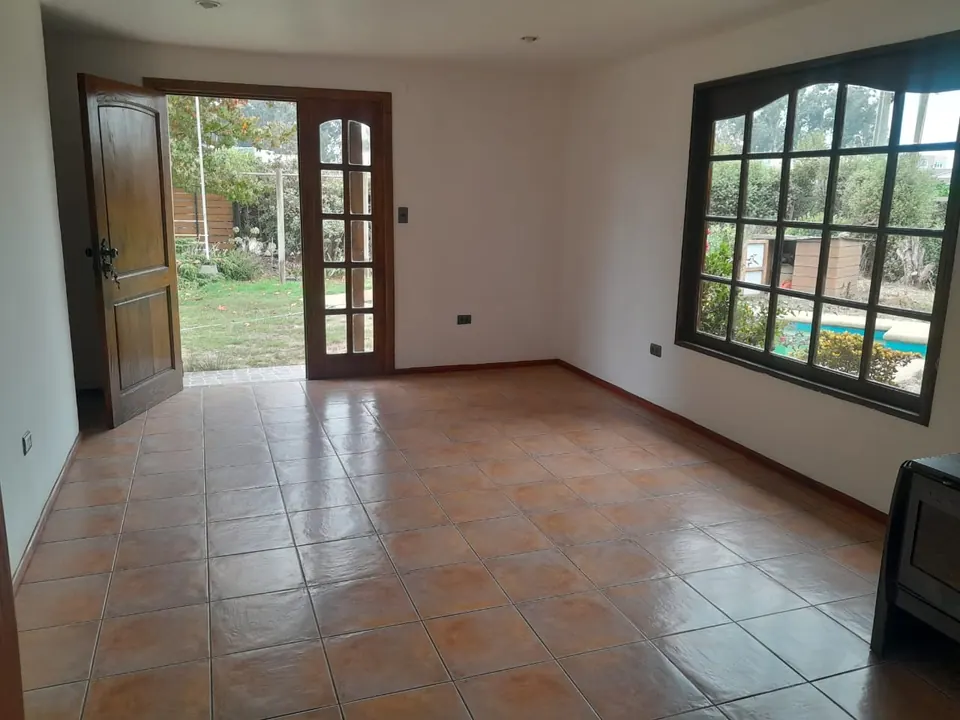 Casa con piscina y quincho en Rocas de Santo Domingo, fotografía 2